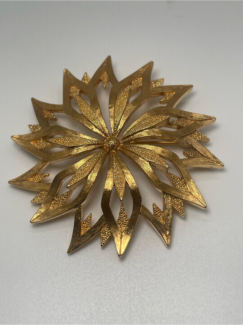 VTG Monet Gold Tone Starburst Floral Textured Brooch